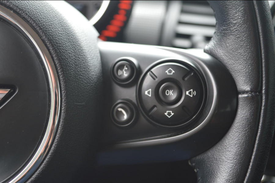 MINI Mini 1.5 Cooper Business Automaat | Navigatie | Parkeersensoren achter | Airco