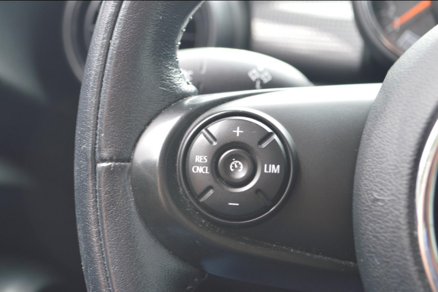 MINI Mini 1.5 Cooper Business Automaat | Navigatie | Parkeersensoren achter | Airco
