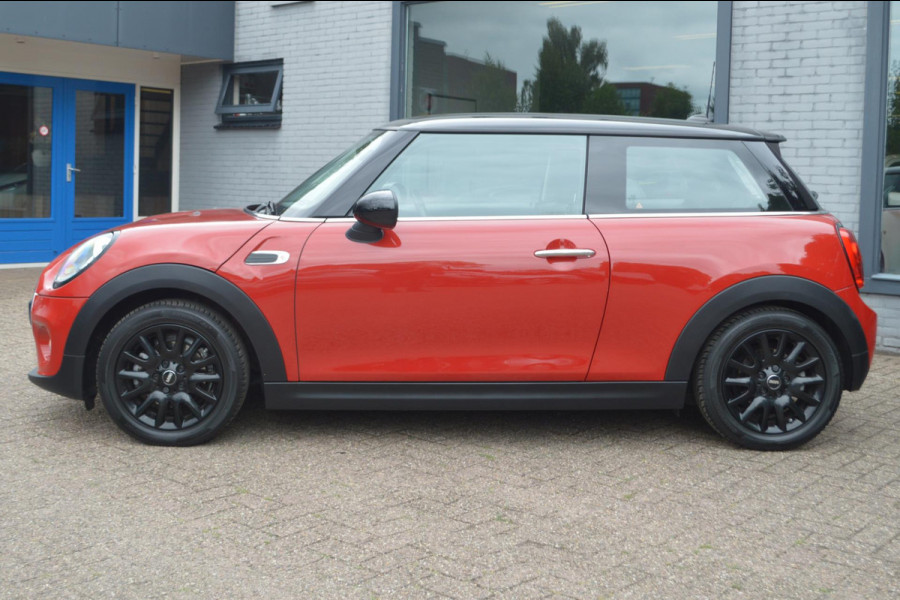 MINI Mini 1.5 Cooper Business Automaat | Navigatie | Parkeersensoren achter | Airco
