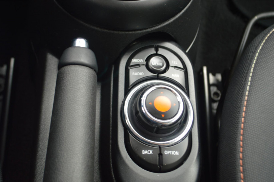 MINI Mini 1.5 Cooper Business Automaat | Navigatie | Parkeersensoren achter | Airco