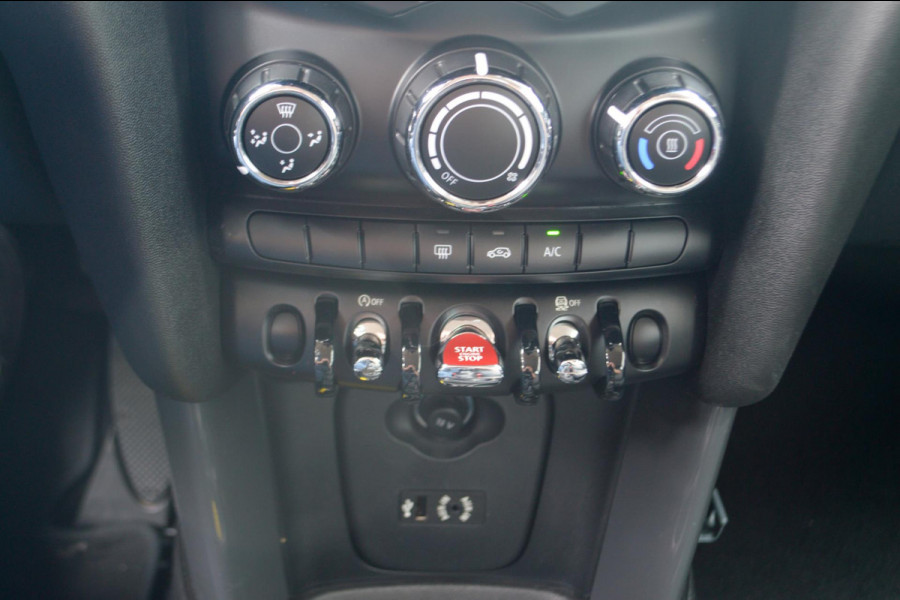 MINI Mini 1.5 Cooper Business Automaat | Navigatie | Parkeersensoren achter | Airco