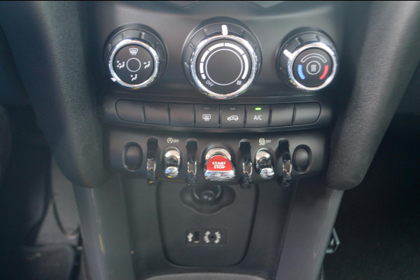 MINI Mini 1.5 Cooper Business Automaat | Navigatie | Parkeersensoren achter | Airco