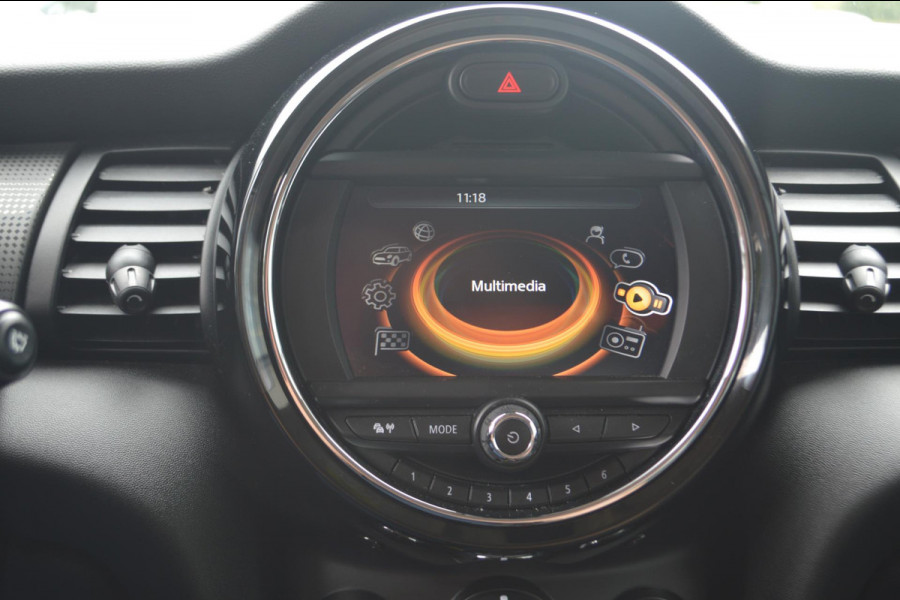 MINI Mini 1.5 Cooper Business Automaat | Navigatie | Parkeersensoren achter | Airco