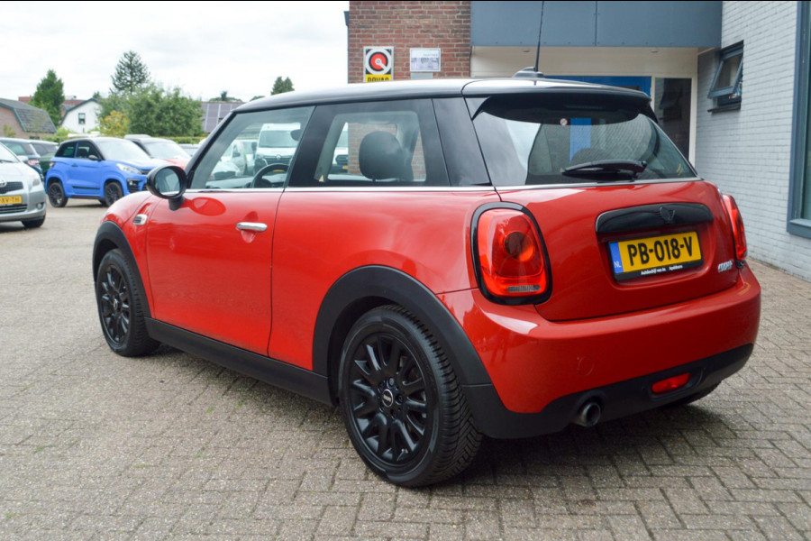 MINI Mini 1.5 Cooper Business Automaat | Navigatie | Parkeersensoren achter | Airco