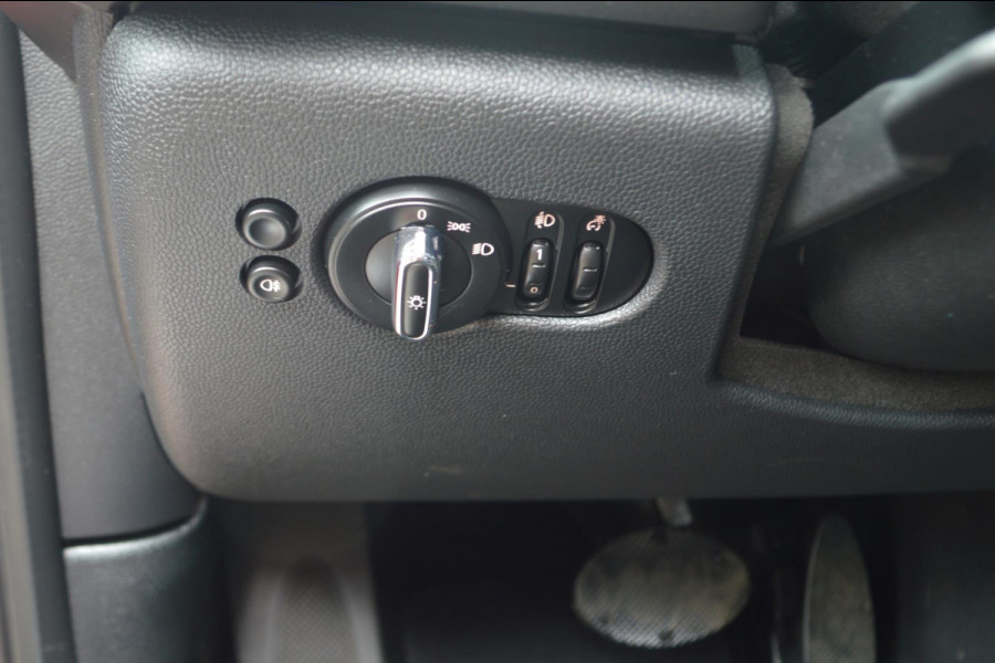 MINI Mini 1.5 Cooper Business Automaat | Navigatie | Parkeersensoren achter | Airco