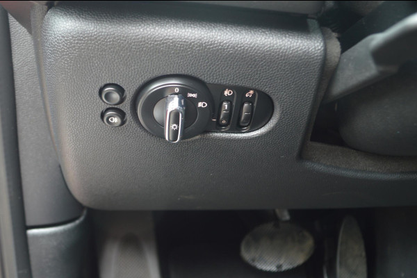MINI Mini 1.5 Cooper Business Automaat | Navigatie | Parkeersensoren achter | Airco