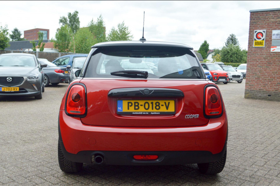 MINI Mini 1.5 Cooper Business Automaat | Navigatie | Parkeersensoren achter | Airco