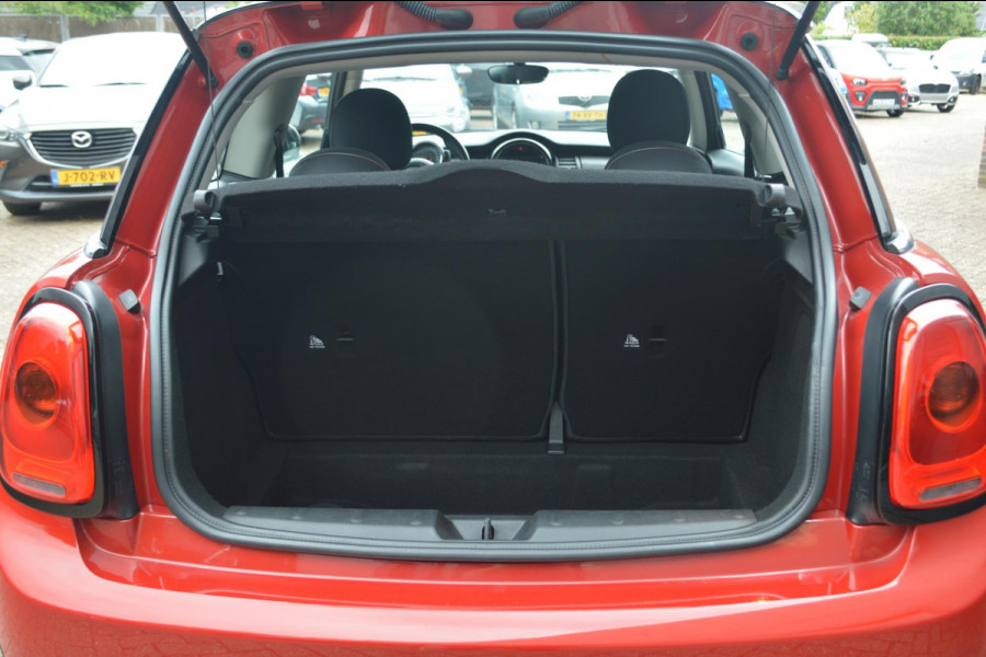 MINI Mini 1.5 Cooper Business Automaat | Navigatie | Parkeersensoren achter | Airco