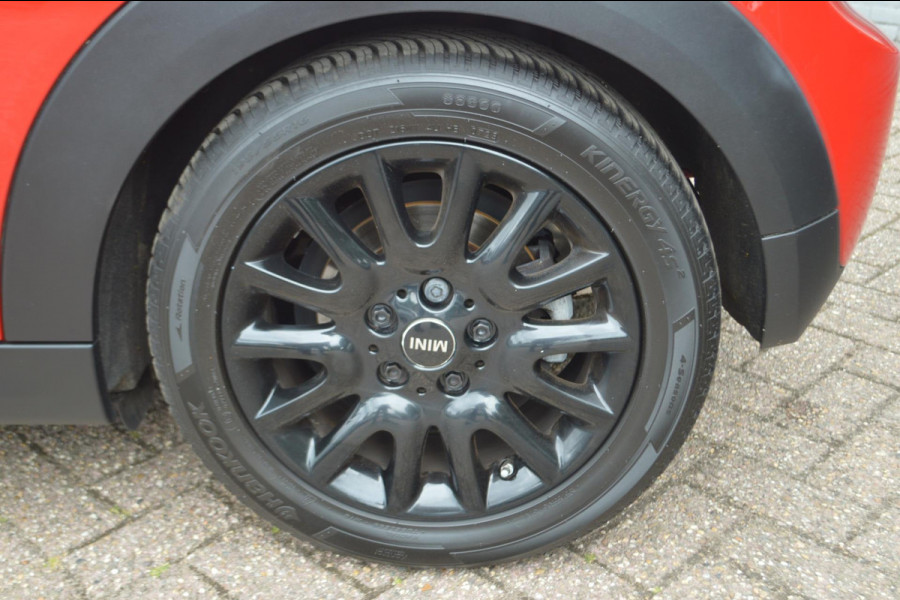 MINI Mini 1.5 Cooper Business Automaat | Navigatie | Parkeersensoren achter | Airco
