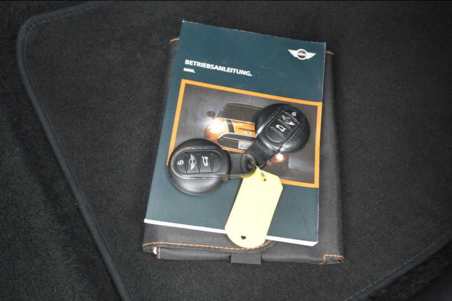 MINI Mini 1.5 Cooper Business Automaat | Navigatie | Parkeersensoren achter | Airco
