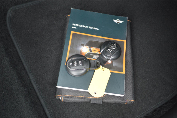 MINI Mini 1.5 Cooper Business Automaat | Navigatie | Parkeersensoren achter | Airco