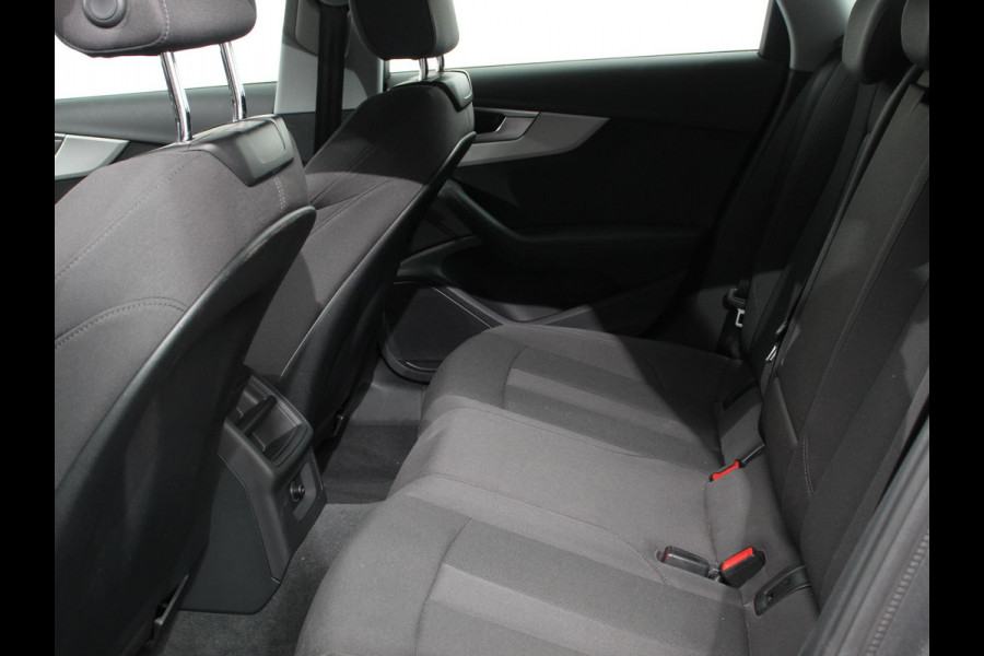 Audi A4 Avant 40 TFSI S-Tronic Climate control Adaptive cruise control Navigatie Parkeersensoren Stoelverwarming Elektrische achterklep Apple Carplay/ Android Auto