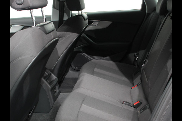 Audi A4 Avant 40 TFSI S-Tronic Climate control Adaptive cruise control Navigatie Parkeersensoren Stoelverwarming Elektrische achterklep Apple Carplay/ Android Auto