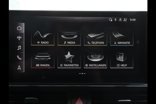 Audi A4 Avant 40 TFSI S-Tronic Climate control Adaptive cruise control Navigatie Parkeersensoren Stoelverwarming Elektrische achterklep Apple Carplay/ Android Auto