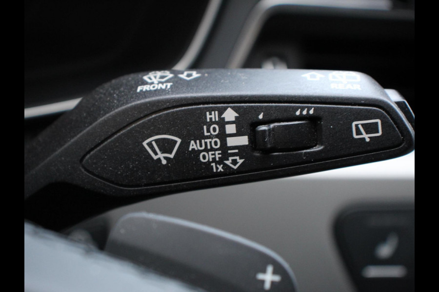 Audi A4 Avant 40 TFSI S-Tronic Climate control Adaptive cruise control Navigatie Parkeersensoren Stoelverwarming Elektrische achterklep Apple Carplay/ Android Auto