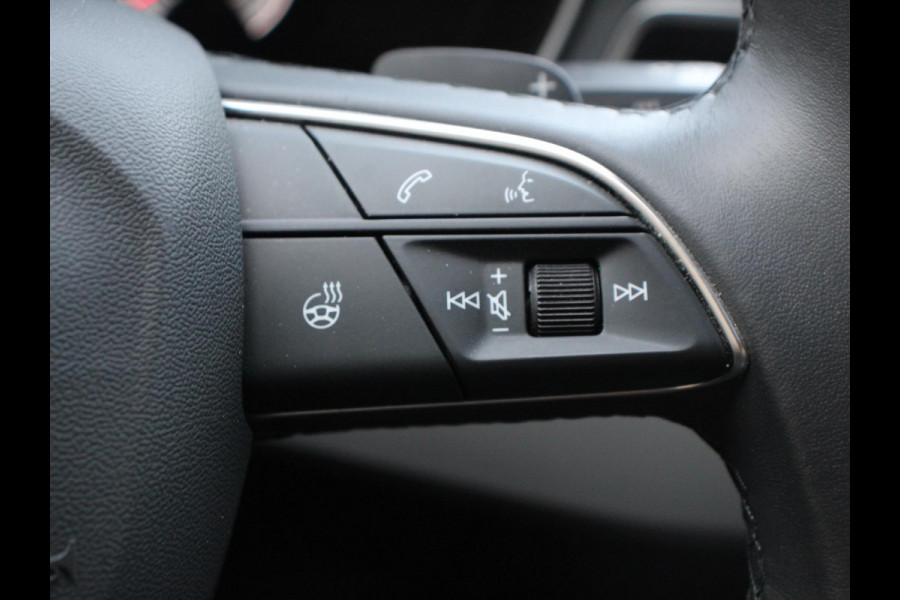 Audi A4 Avant 40 TFSI S-Tronic Climate control Adaptive cruise control Navigatie Parkeersensoren Stoelverwarming Elektrische achterklep Apple Carplay/ Android Auto