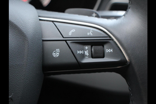 Audi A4 Avant 40 TFSI S-Tronic Climate control Adaptive cruise control Navigatie Parkeersensoren Stoelverwarming Elektrische achterklep Apple Carplay/ Android Auto