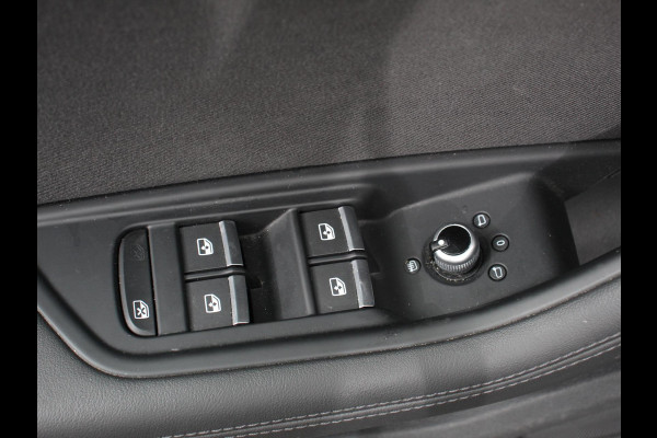 Audi A4 Avant 40 TFSI S-Tronic Climate control Adaptive cruise control Navigatie Parkeersensoren Stoelverwarming Elektrische achterklep Apple Carplay/ Android Auto