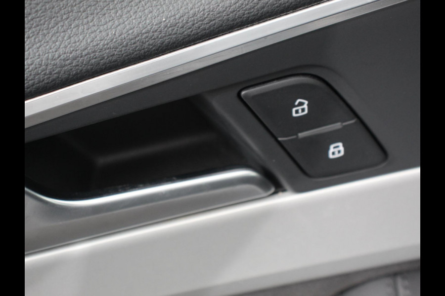 Audi A4 Avant 40 TFSI S-Tronic Climate control Adaptive cruise control Navigatie Parkeersensoren Stoelverwarming Elektrische achterklep Apple Carplay/ Android Auto