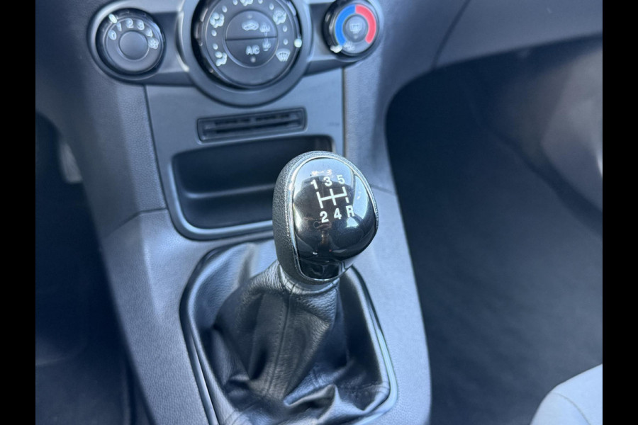 Ford Fiesta 1.0 EcoBoost Titanium 1e Eigenaar,Trekhaak,Airco,Weinig km,Distributie recent vervangen,5 Deurs,Apk tot 02-2026