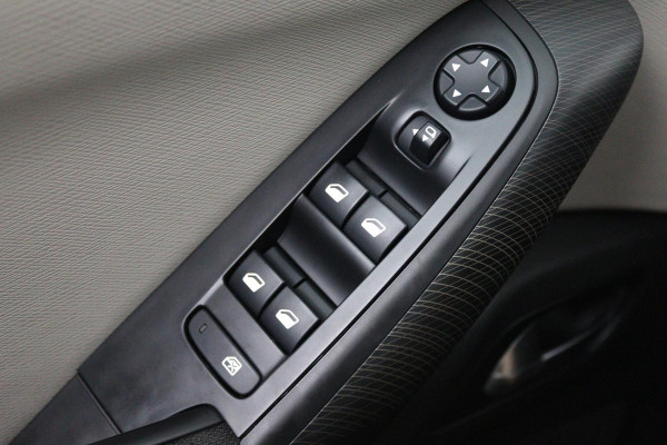 Citroën Grand C4 Picasso 1.2 PureTech Business 7P (PARKEERSENSOREN, TREKHAAK, STOELVERWARMING, CRUISE CONTROL, NL-AUTO)