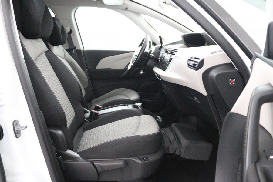 Citroën Grand C4 Picasso 1.2 PureTech Business 7P (PARKEERSENSOREN, TREKHAAK, STOELVERWARMING, CRUISE CONTROL, NL-AUTO)
