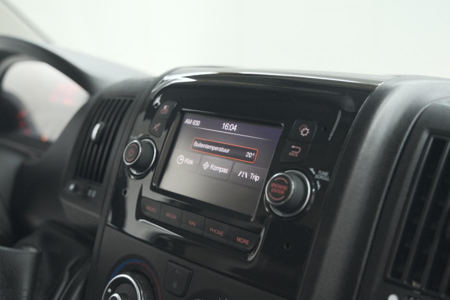 Peugeot Boxer 330 2.2 BlueHDi 140 L2H2 Premium | Navigatie | Houtenvloer In Laadruimte | Airco