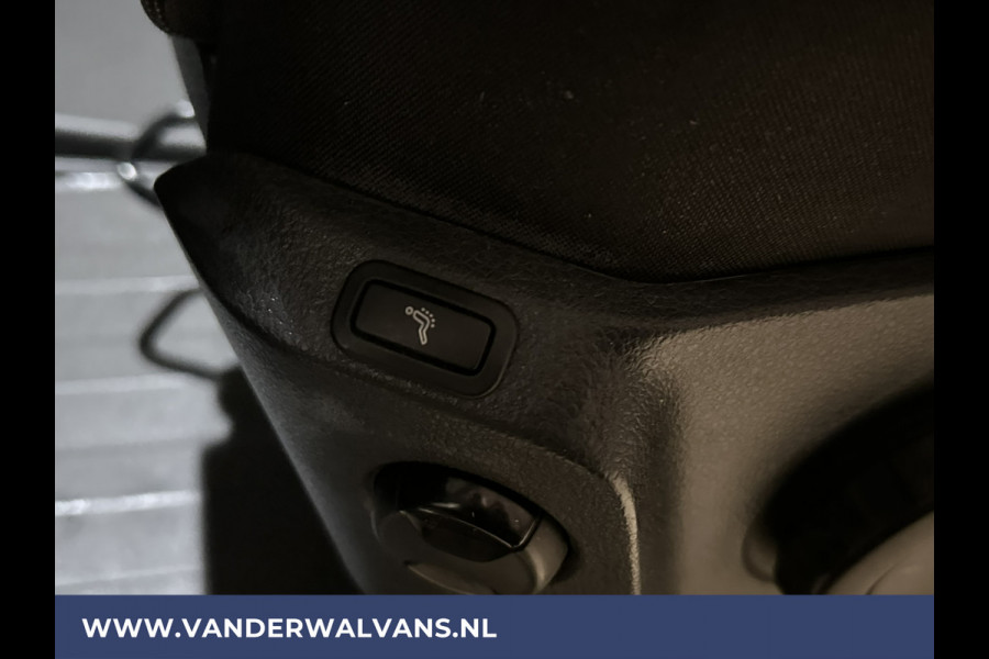 Volkswagen Crafter 2.0 TDI 141pk L3H3 L2H2 Euro6 Airco | Massagestoel | Camera | Apple Carplay | Android Auto Chauffeursstoel, Cruisecontrol, 2800kg trekvermogen