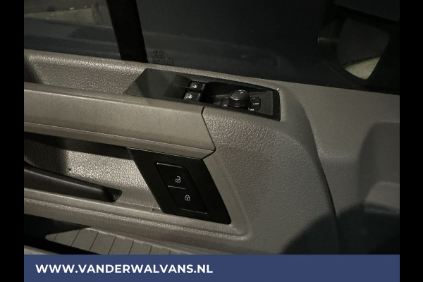 Volkswagen Crafter 2.0 TDI 141pk L3H3 L2H2 Euro6 Airco | Massagestoel | Camera | Apple Carplay | Android Auto Chauffeursstoel, Cruisecontrol, 2800kg trekvermogen