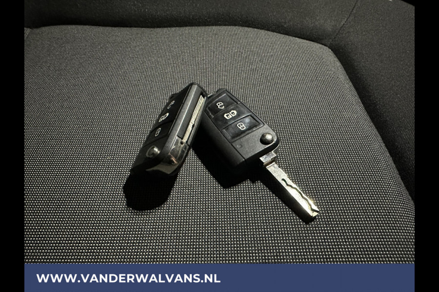 Volkswagen Crafter 2.0 TDI 141pk L3H3 L2H2 Euro6 Airco | Massagestoel | Camera | Apple Carplay | Android Auto Chauffeursstoel, Cruisecontrol, 2800kg trekvermogen