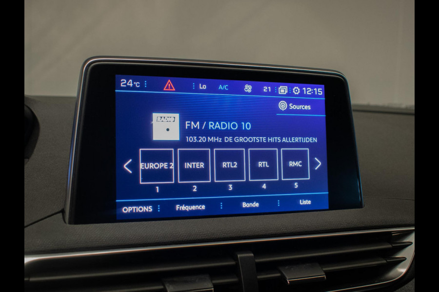 Peugeot 5008 1.2 PureTech Allure Sport 7p. (APPLECARPLAY,NAVI,LED,SFEER VERLICHTING,CRUISE,PDC,CAMERA,GETINT,LM VELGEN,NETTESTAAT)