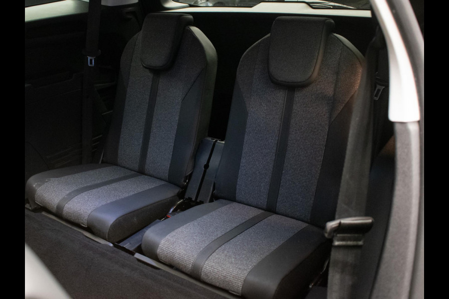 Peugeot 5008 1.2 PureTech Allure Sport 7p. (APPLECARPLAY,NAVI,LED,SFEER VERLICHTING,CRUISE,PDC,CAMERA,GETINT,LM VELGEN,NETTESTAAT)