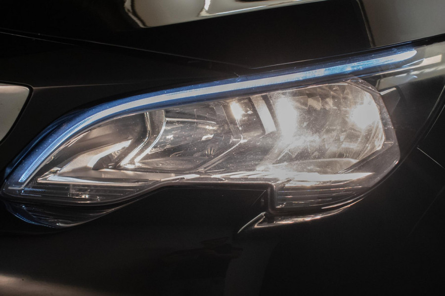 Peugeot 5008 1.2 PureTech Allure Sport 7p. (APPLECARPLAY,NAVI,LED,SFEER VERLICHTING,CRUISE,PDC,CAMERA,GETINT,LM VELGEN,NETTESTAAT)