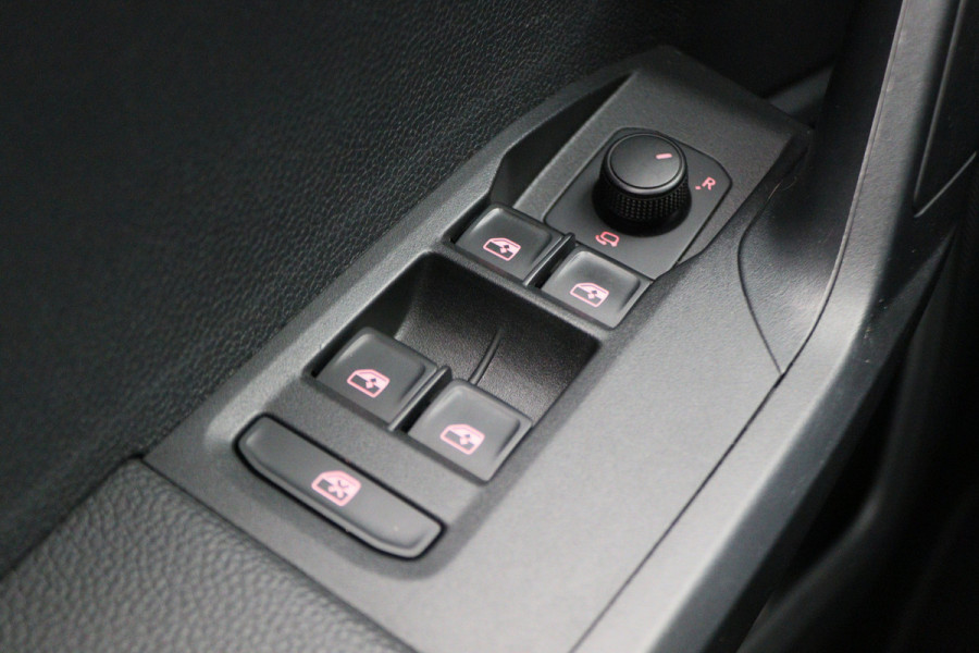 Seat Arona 1.0 TSI Style Business Intense Camera, Apple Carplay, Stoelverwarming, Cruise, PDC