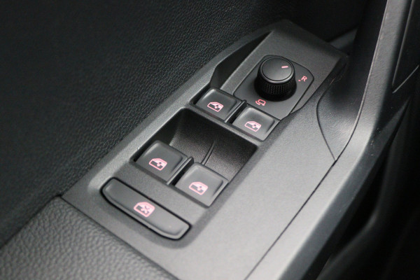 Seat Arona 1.0 TSI Style Business Intense Camera, Apple Carplay, Stoelverwarming, Cruise, PDC
