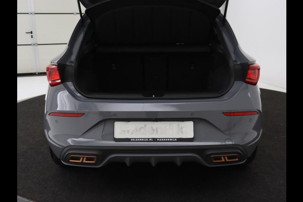 CUPRA Leon 1.4 e-Hybrid VZ | 245pk | Stoel & stuurverwarming | Camera | Carplay | Adaptive cruise | Navigatie | Keyless | Full LED | PHEV