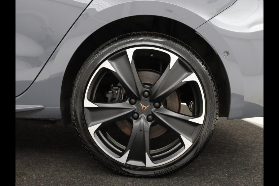 CUPRA Leon 1.4 e-Hybrid VZ | 245pk | Stoel & stuurverwarming | Camera | Carplay | Adaptive cruise | Navigatie | Keyless | Full LED | PHEV
