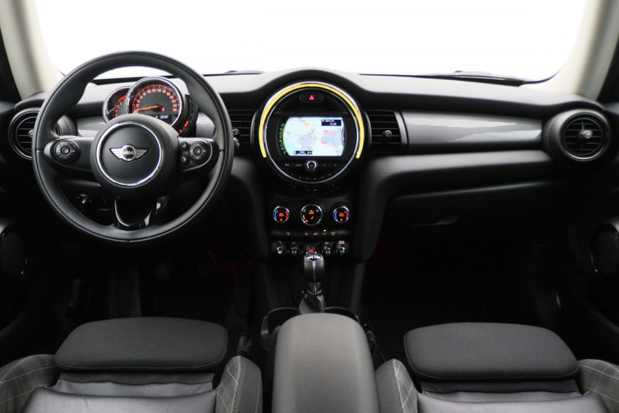 MINI Mini 1.5 Cooper Chili Business Two-Tone, LED, Navigatie, Climate, Cruise, PDC, 17"