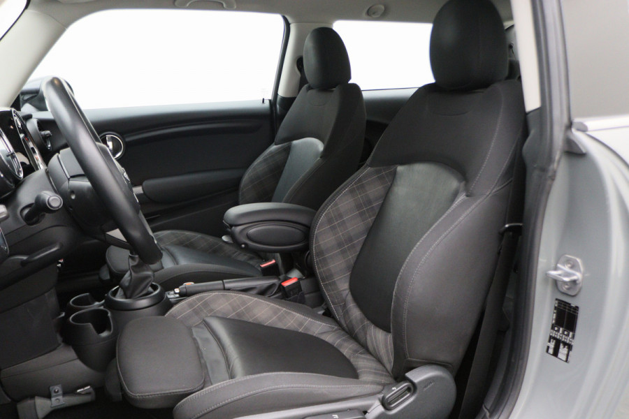 MINI Mini 1.5 Cooper Chili Business Two-Tone, LED, Navigatie, Climate, Cruise, PDC, 17"