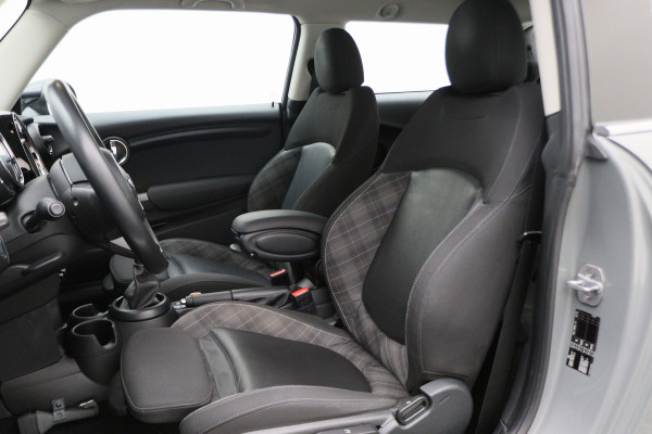 MINI Mini 1.5 Cooper Chili Business Two-Tone, LED, Navigatie, Climate, Cruise, PDC, 17"