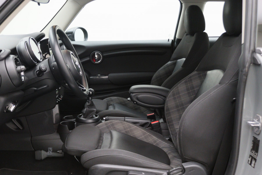 MINI Mini 1.5 Cooper Chili Business Two-Tone, LED, Navigatie, Climate, Cruise, PDC, 17"