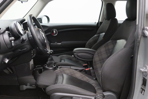 MINI Mini 1.5 Cooper Chili Business Two-Tone, LED, Navigatie, Climate, Cruise, PDC, 17"