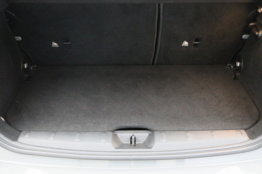 MINI Mini 1.5 Cooper Chili Business Two-Tone, LED, Navigatie, Climate, Cruise, PDC, 17"