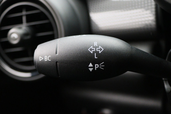 MINI Mini 1.5 Cooper Chili Business Two-Tone, LED, Navigatie, Climate, Cruise, PDC, 17"
