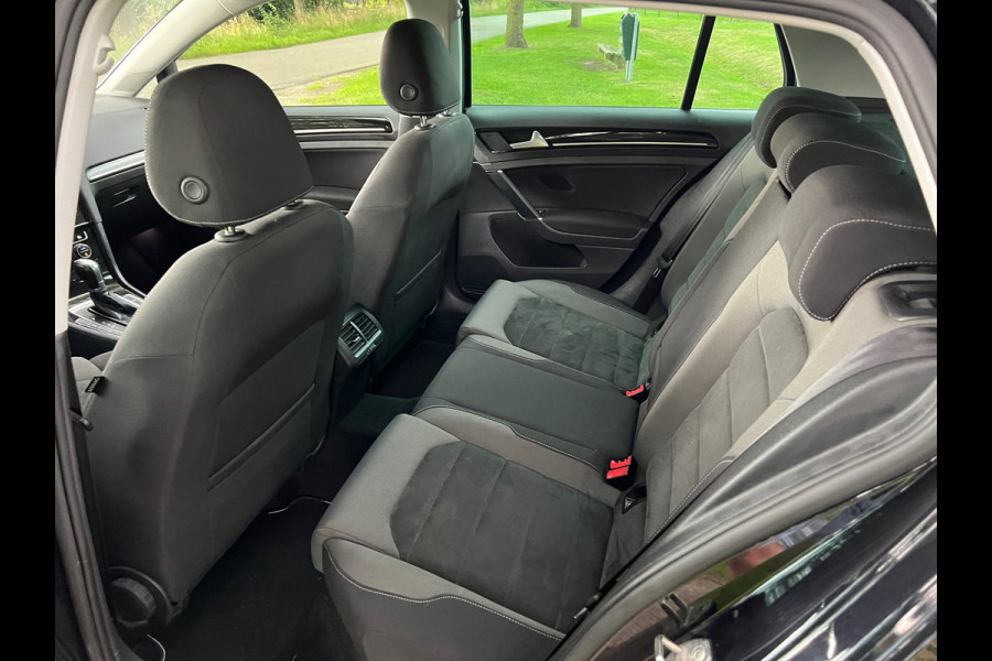 Volkswagen Golf 2.0 TDI Highline Business R | DSG | VIRTUAL | ACC|