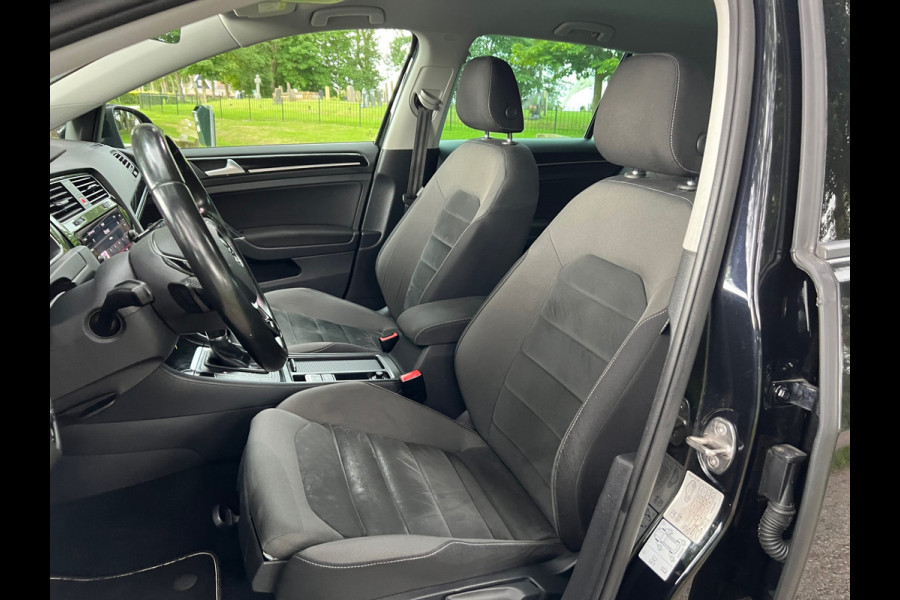 Volkswagen Golf 2.0 TDI Highline Business R | DSG | VIRTUAL | ACC|