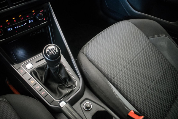 Volkswagen Polo 1.0 TSI 3X R LINE FULL OPTION!!! ORG NL [ Pano Virtual Beats Velours Keyless Stoelverwarming Camera Full LED ]