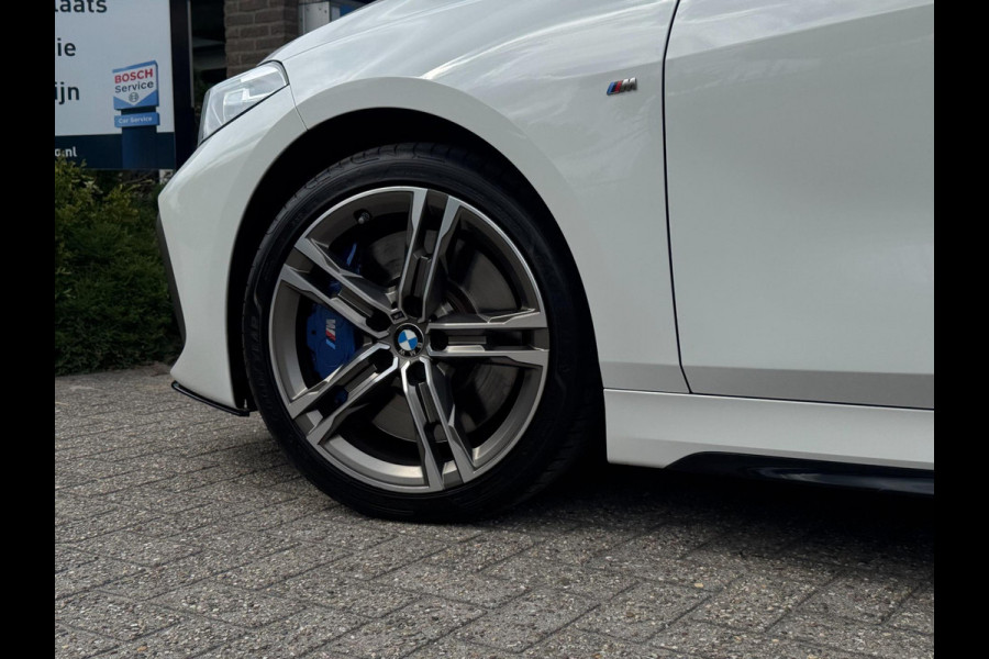 BMW 1-serie M135i xDrive High Executive 306 PK | Alcantara, 18'' M-Velgen, Navi, PDC, Cruise, M-Sport |
