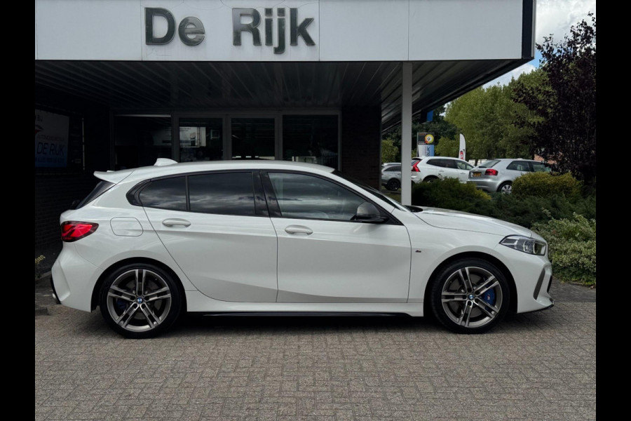 BMW 1-serie M135i xDrive High Executive 306 PK | Alcantara, 18'' M-Velgen, Navi, PDC, Cruise, M-Sport |