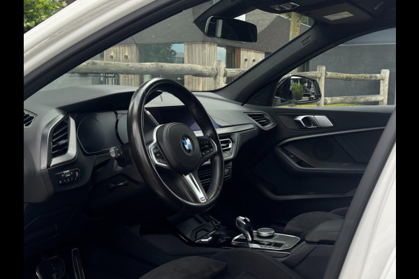 BMW 1-serie M135i xDrive High Executive 306 PK | Alcantara, 18'' M-Velgen, Navi, PDC, Cruise, M-Sport |